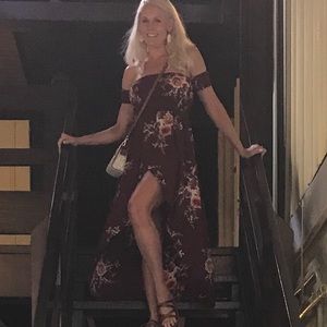 Super flattering Maroon Floral h/l Maxi